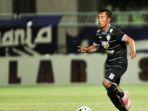 Hermawan-saat-membela-Arema-Cronus.jpg