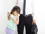 Ilustrasi-anak-mengalami-separation-anxiety-disorder2.jpg