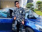 Indra-Kenz-dan-mobil-Tesla.jpg
