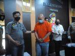JT-pelaku-penganiayaan-perawat-insial-CRS-saat-berada-di-Polrestabes-Palembang-2.jpg