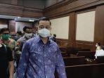 JULIARI-BATUBARA-DI-PENGADILAN-TIPIKOR-21-6-2021-1.jpg