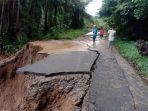 Jalan-terban-ambles-di-Nagari-Kajai.jpg