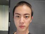 Jin-BTS-menunjukkan-rambut-cepak-ala-tentara.jpg