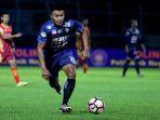 Junda-Irawan-saat-bermain-untuk-Arema-FC.jpg