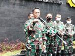 KSAD-Jenderal-Andika-Perkasa-saat-konferensi-pers-di-Markas-Pomdam-Jaya-Jakarta-Selasa-2042021.jpg