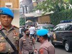 Kadiv-Propam-Irjen-Ferdy-Sambo-dan-olah-TKP-polisi-di-rumahnya-Awalnya-disebut-OTK-te.jpg