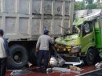 Kecelakaan-lalu-lintas-melibatkan-2-kendaraan-truk.jpg