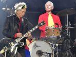 Keith-Richards-kiri-dan-Charlie-Watts-dari-Rolling-Stones.jpg