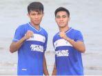 Muhamad-Kasim-Botan-kiri-bersama-Rudy-Voller-saat-tim-PSCS-Cilacap.jpg