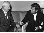 Nikita-Khruschev-dan-John-F-Kennedy.jpg
