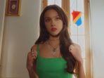 Olivia-Rodrigo-De-Javu.jpg
