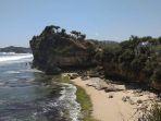 Pantai-Nglolang-Gunung-Kidul.jpg