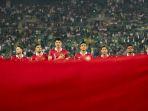 Para-pemain-Indonesia-berdiri-saat-menyanyikan-lagu-kebangsaan.jpg
