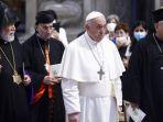 Paus-Fransiskus-tengah-tiba-bersama-para-pemimpin-Kristen-Lebanon.jpg