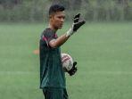 Penjaga-gawang-Sulut-United-Fery-Bagus-Kurniawan.jpg