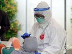 Petugas-medis-melakukan-tes-swab-PCR.jpg