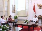 Presiden-Joko-Widodo-saat-menerima-Menteri-Pemuda-dan-Olahraga.jpg