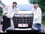 Rizky-Billar-dan-Lesti-Kejora-dapat-hadiah-mobil-mewah.jpg