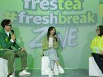 Sesi-talkshow-di-konferensi-pers-FRESTEA-FreshBreak-dihadiri-oleh-Fuji-An.jpg