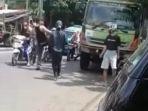 Sopir-Truk-Dianiaya-Pria-Berbadan-Kekar.jpg