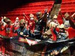 Super-Isoman-ajak-anak-yatim-nonton-film-Satria-Dewa-Gatotkaca.jpg