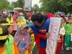 Superhero-Turun-ke-Jalan-Imbau-Anak-Anak-Hindari-Mengonsumsi-Ciki-Ngebul.jpg