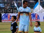 Taufiq-Kasrun-saat-memperkuat-Persela-Lamongan.jpg