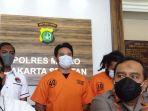 Tersangka-Roby-Satria-dalam-jumpa-pers.jpg