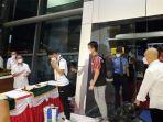 Tim-Bulutangkis-Indonesia-All-England-2021-tiba-di-Bandara-Soekarno-Hatta-Senin-2203.jpg