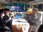 Viral-pasangan-pengantin-menikah-di-dalam-bus-yang-berjalan.jpg