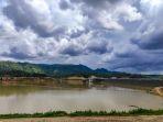 Waduk-Pidekso-di-Desa-Pidekso-Kecamatan-Giriwoyo-Kabupaten-Wonogiri-Jawa-Tengah.jpg