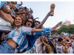 Warga-Buenos-Aires-merayakan.jpg
