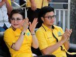 adrian-jopie-paruntu-salah-satu-anggota-dpr-termuda-bersama-ibunya-tetty-paruntu.jpg
