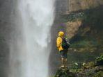 air-terjun-kapas-biru-lumajang.jpg