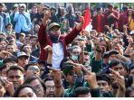 aksi-mahasiswa-ditunggangi.jpg