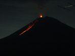 aktivitas-gunung-semeru-pada-27-februari-malam.jpg