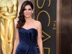 aktris-peraih-academy-award-sandra-bullock-2.jpg
