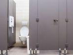 alasan-pintu-toilet-umum-tidak-menyentuh-lantai.jpg