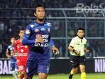 arif-suyono-saat-masih-membela-arema.jpg