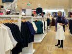 artis-ayudia-bing-slamet-berpose-dalam-sesi-foto-feminine-is-in-uniqlo-fallwinter-2019.jpg