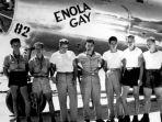 awak-darat-dan-pilot-enola-gay-yang-menjatuhkan-bom-di-hiroshima.jpg