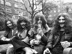 berikut-chord-kunci-gitar-termudah-dan-link-download-lagu-paranoid-oleh-black-sabbath.jpg