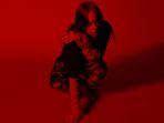 billie-eilish-jadi-penyanyi-termuda-yang-mengisi-soundtrack-film-james-bond-no-time-to-die.jpg