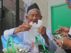 demi-bisa-berhaji-ke-tanah-suci-kakek-84-tahun.jpg