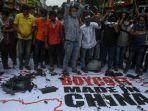 demonstrasi-di-india-merusak-bendera-china.jpg