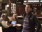 dirk-blocker-joel-mckinnon-miller-dan-andy-samberg-dalam-brooklyn-nine-nine-2013.jpg