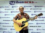 duta-besar-indonesia-untuk-selandia-baru-tantowi-yahya-memainkan-musik-country.jpg