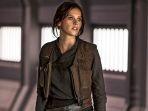 felicity-jones-dalam-rogue-one-2016.jpg