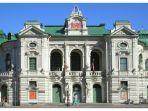gedung-teater-nasional-tempat-proklamasi-kemerdekaan-latvia.jpg