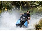 gibbs-biski-sepeda-motor-yang-bisa-melaju-di-air.jpg